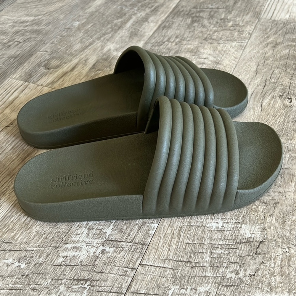 girlfriend collective Spruce ReSlide.